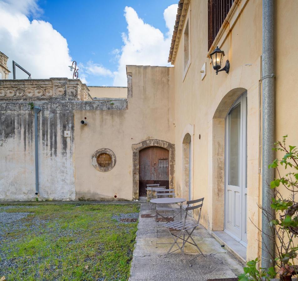 Palazzo Trigona Dependance Hotell Noto Exteriör bild